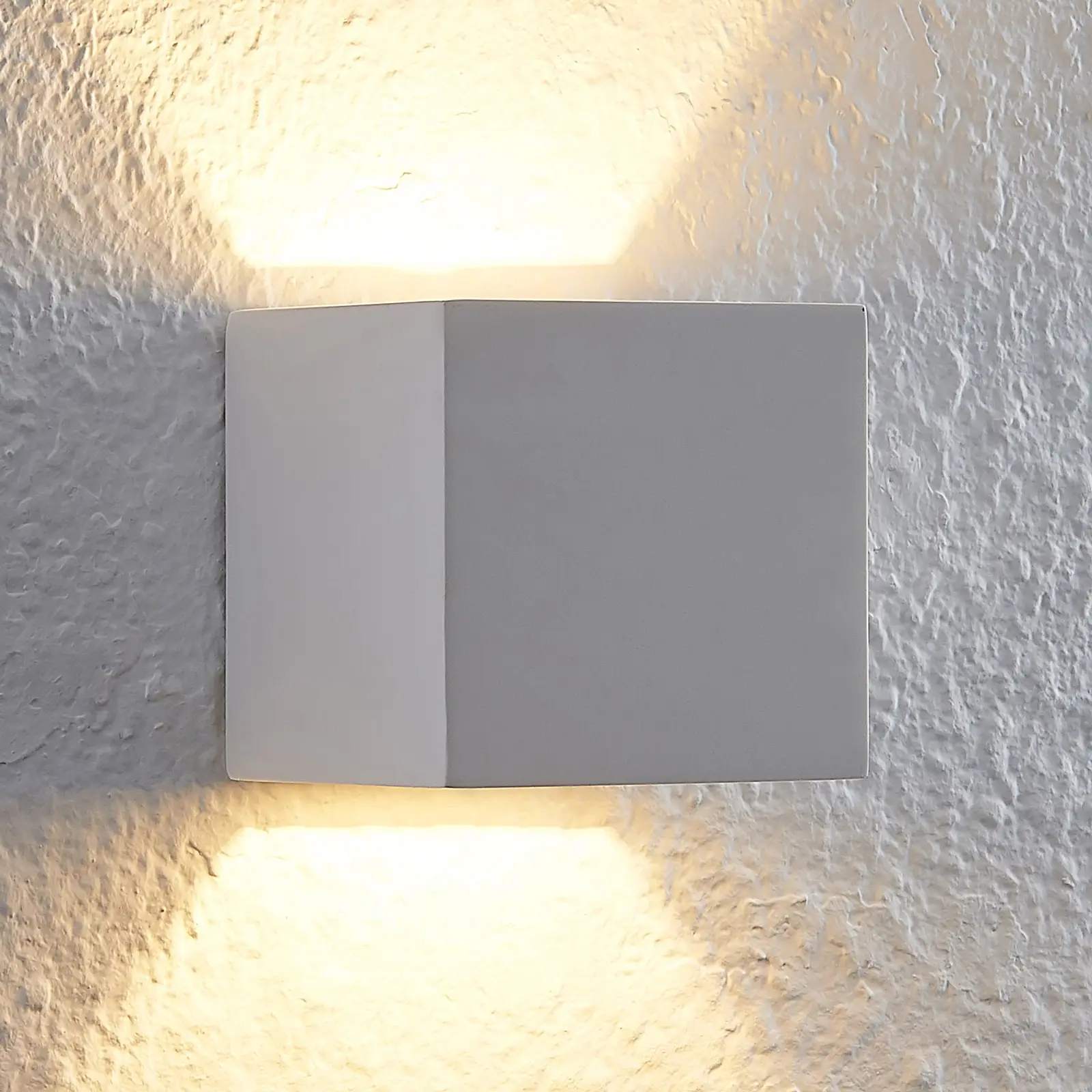 Lindby Quaso LED sieninis šviestuvas balto gipso