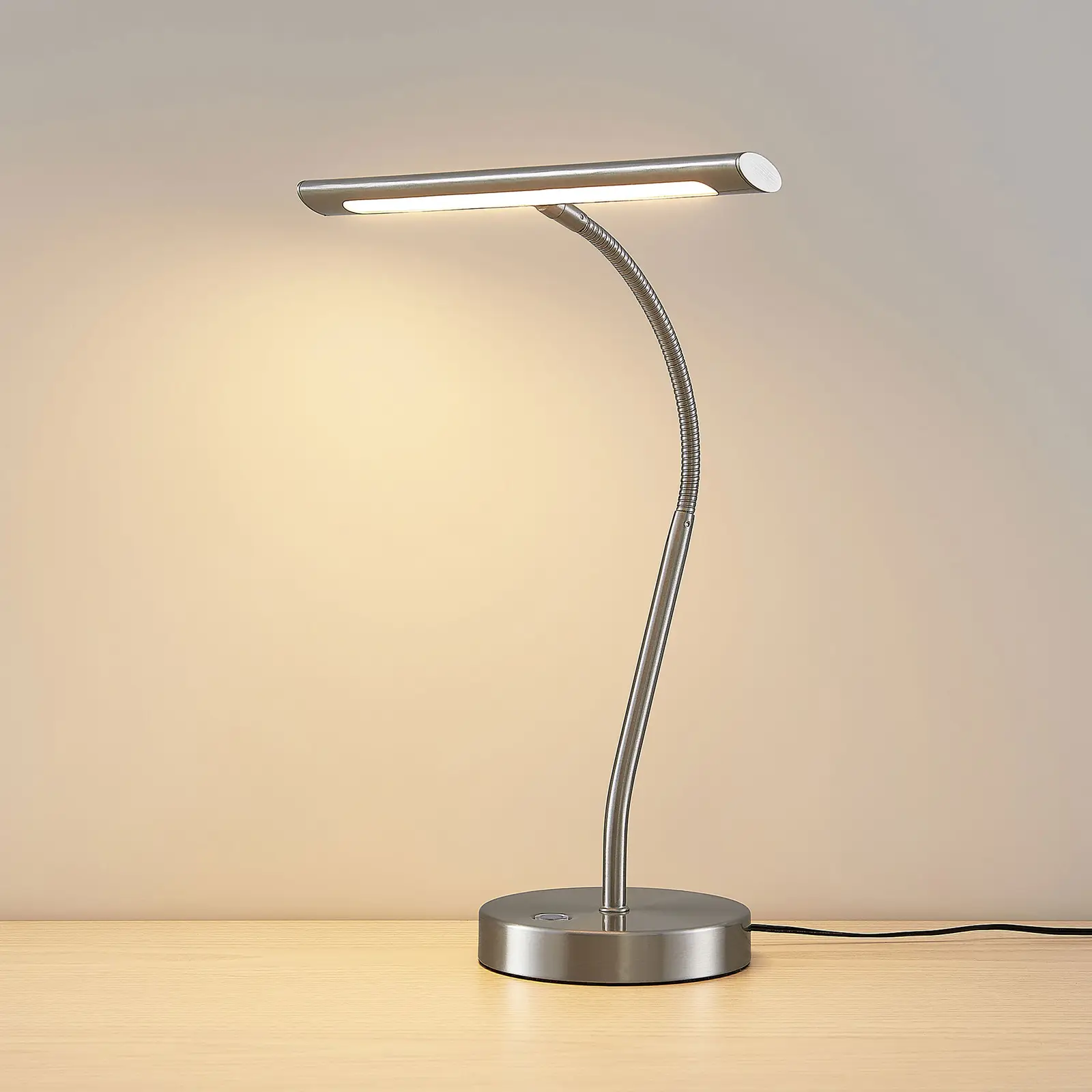 Lindby Nikali LED stalinė lempa, nikelis